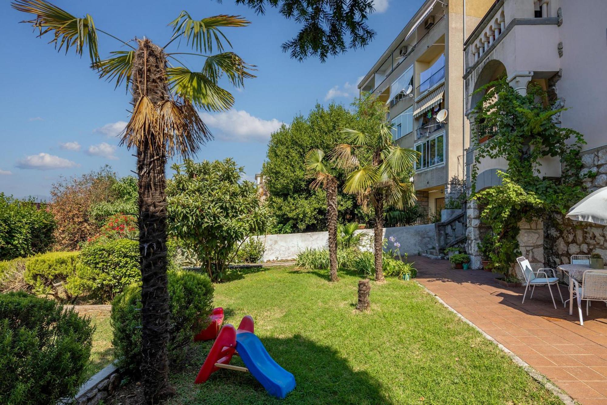 City Apartment With Garden - Happy Rentals Рийека Екстериор снимка