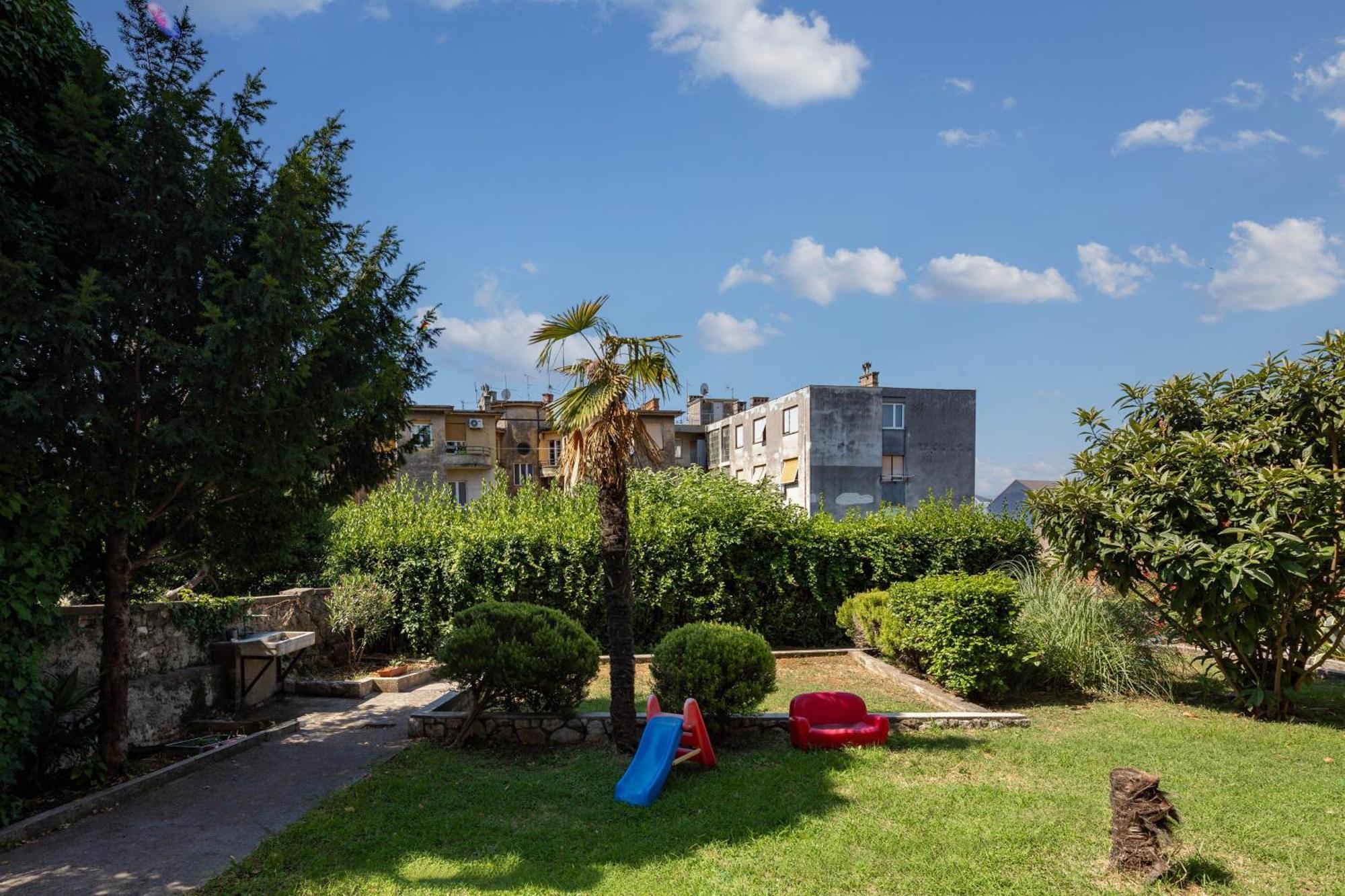 City Apartment With Garden - Happy Rentals Рийека Екстериор снимка